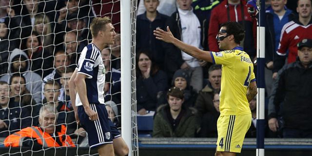 Bos West Brom: Chelsea Membantu Kami Dengan Kartu Merah Fabregas