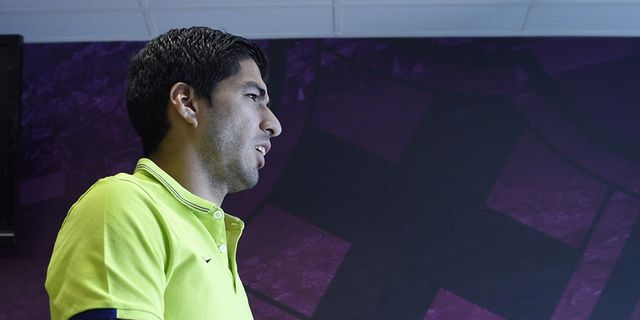 Barca Juara, Suarez Pasang Tampang Sedih