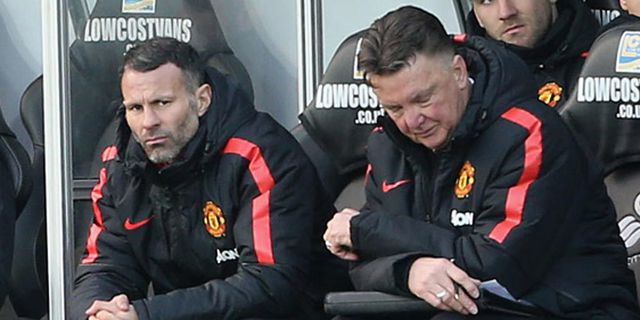 Van Gaal Pukul Kepala Giggs di Acara Resmi