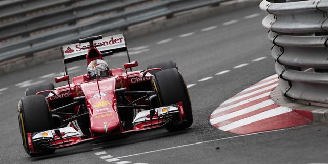 Vettel Puas Manfaatkan Kesalahan Mercedes