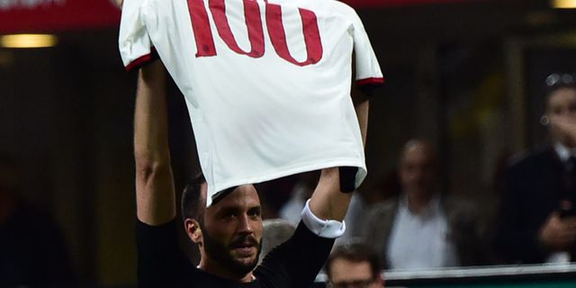 Pazzini Rayakan Gol ke-100 di Serie A