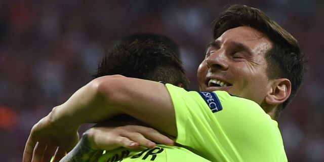 Sempat Cekcok, Messi & Enrique Kini Berpelukan 