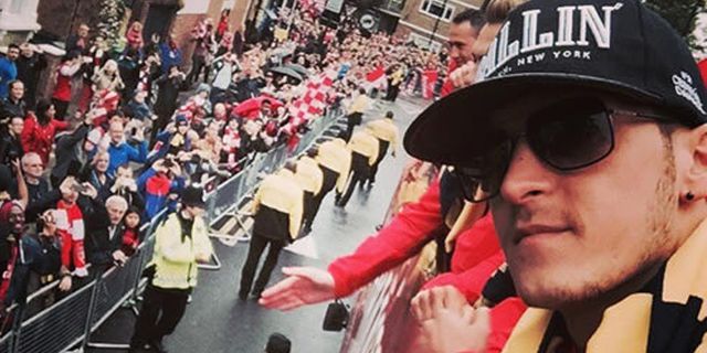 Lewat Foto Selfie, Ozil Kirim Pesan Kepada Fans Lewat Foto Selfie, Ozil Kirim Pesan Kepada Fans