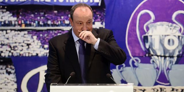 Rafael Benitez Menangis di Konferensi Pers Pertamanya Rafael Benitez Menangis di Konferensi Pers Pertamanya