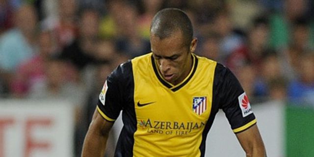Miranda Diperebutkan Chelsea dan MU