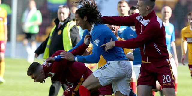 Bek Glasgow Rangers Ini Dipecat Secara Tidak Hormat