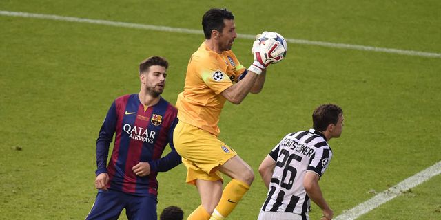 Ingin Bermain 3 Tahun Lagi, Buffon Juga Sebut Barca Layak Menang