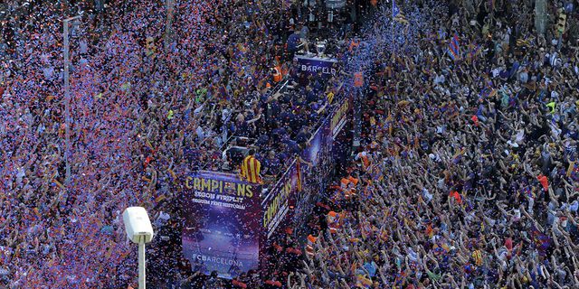 Pesta Pora Barcelona Rayakan Treble