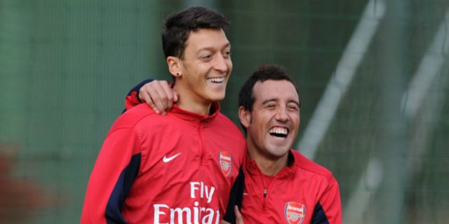 Mesut Ozil Senang Duet dengan Santi Cazorla