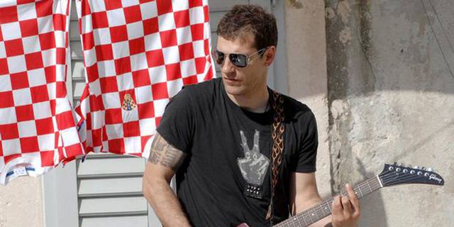 Cadas! Manajer Premier League Ini Gawangi Band Metal Cadas! Manajer Premier League Ini Gawangi Band Metal