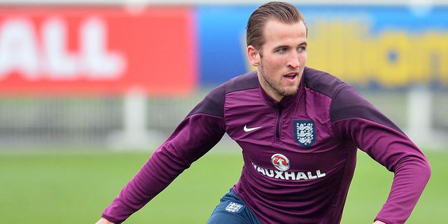 Kane Bangga Dilirik Manchester United 