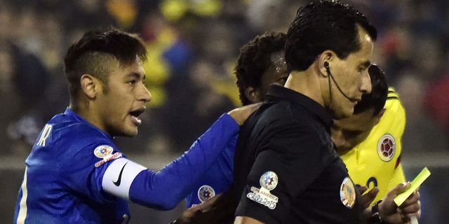 Neymar Cegat dan Maki Wasit