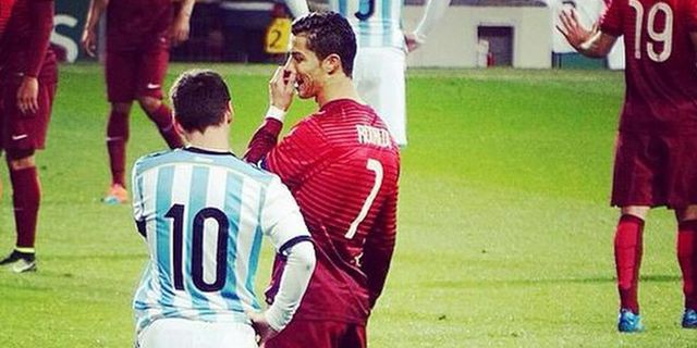 Wow, Ini Reaksi Para Wanita Lihat Foto CR7 & Messi Cilik Wow, Ini Reaksi Para Wanita Lihat Foto CR7 & Messi Cilik