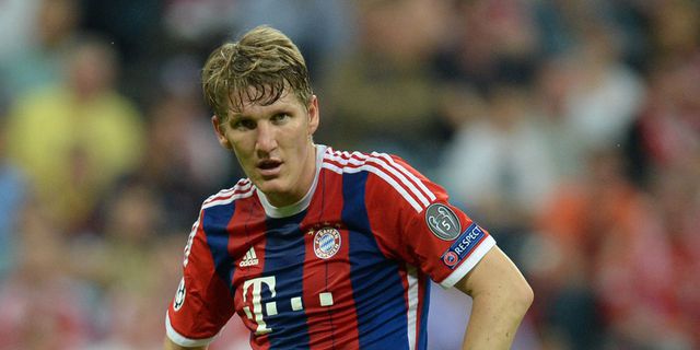 MU Merayu, Schweinsteiger Temui Bayern 