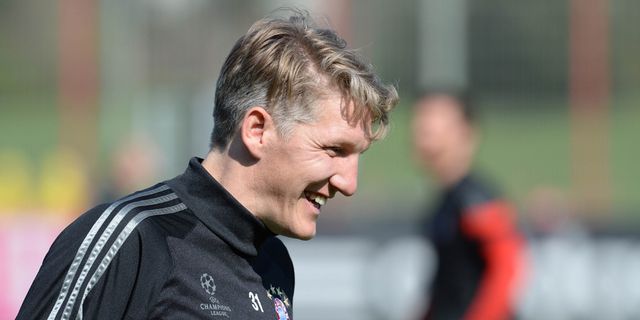 Der Kaiser Minta Schweinsteiger Tak Gubris MU