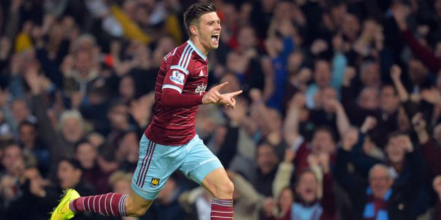 Pemain Terbaik West Ham, Cresswell Resmi Perpanjang Kontrak