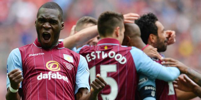Benteke Tolak Tawaran Spurs Benteke Tolak Tawaran Spurs