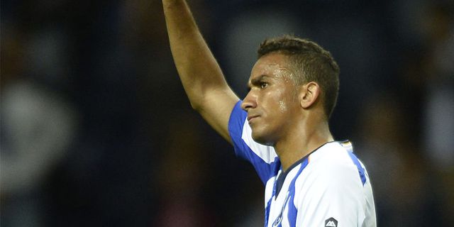 Seperti Pengunjung Lain, Ketika Danilo Harus Bayar Tour Bernabeu