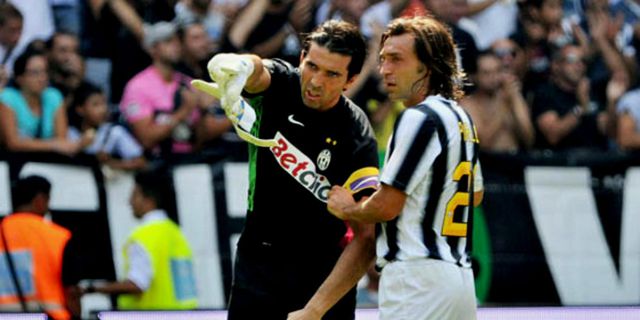 Salam Perpisahan Buffon Untuk Pirlo