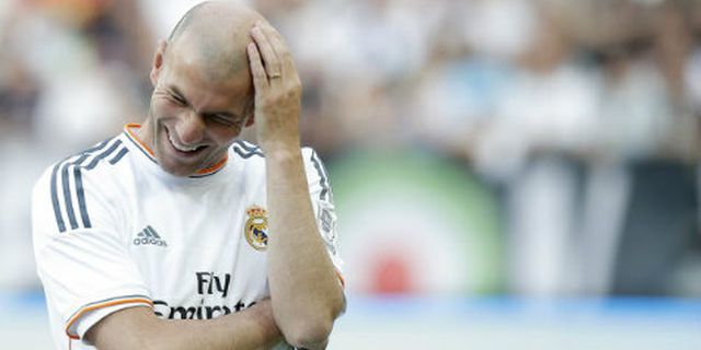 Selfie Bareng Zidane, Pemain Ini Malah Dihadiahi Kartu Kuning