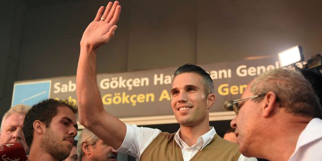 Tiba di Turki, Van Persie Disambut Bak Pahlawan