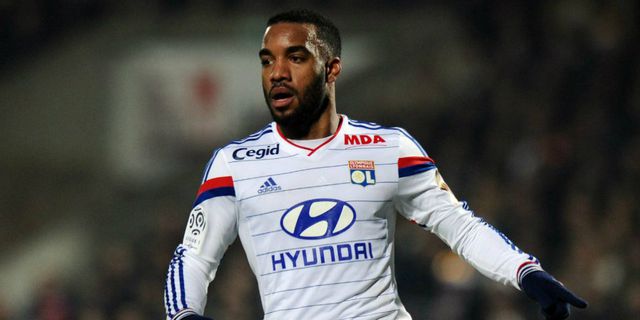 Lacazette Beri Kode Pindah ke Arsenal via Twitter Lacazette Beri Kode Pindah ke Arsenal via Twitter