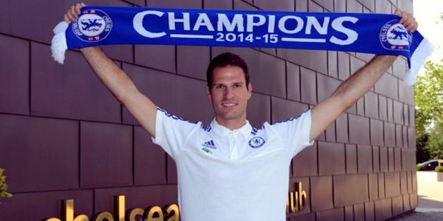 Begovic Gabung Chelsea Berkat Bujukan Mourinho