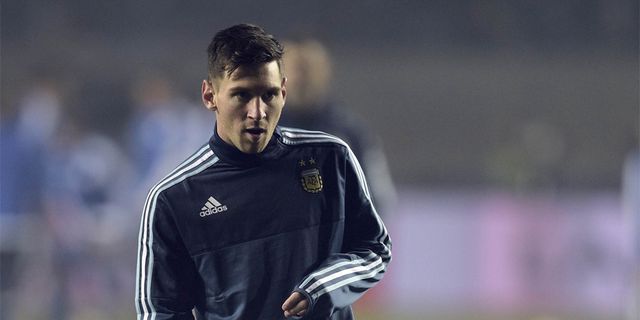 Alba Sebut Kritik Messi Tak Adil 