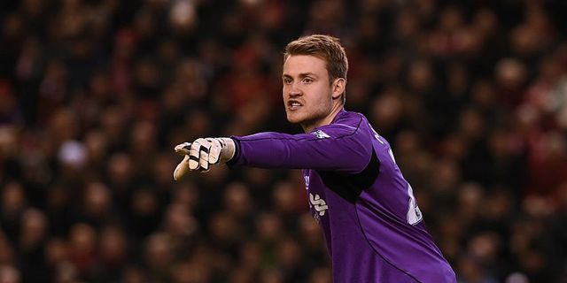 Simon Mignolet Lega Benteke Bukan Lagi Lawan
