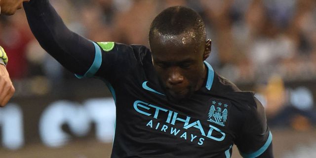 Bakal Terus Tekan Zabaleta, Sagna Pilih Bertahan di City