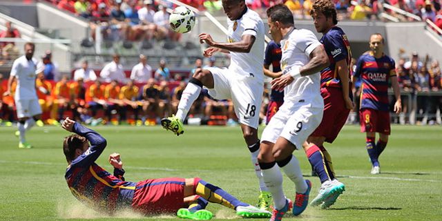 Kalah Lawan MU, Enrique Keluhkan Kondisi Lapangan