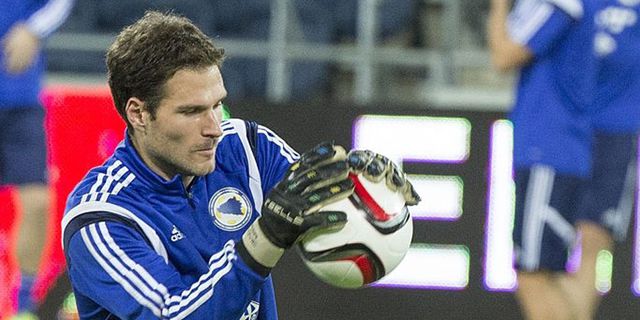 Begovic Akui Standar Chelsea Amat Tinggi 