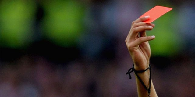 Inikah Kartu Merah Paling Konyol di Dunia?