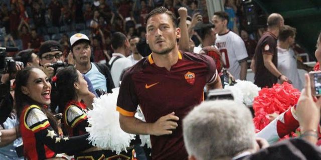 Totti Mengaku Senang Jumpa Barcelona