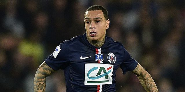 Raiola Tawarkan Van der Wiel ke MU Raiola Tawarkan Van der Wiel ke MU
