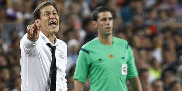 Garcia: Melawan Barcelona, Sulit Keluar Dari Tekanan