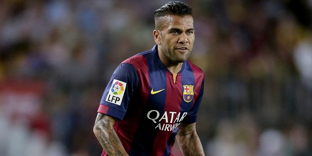 Alves Berpeluang Samai Rekor Maldini di Eropa