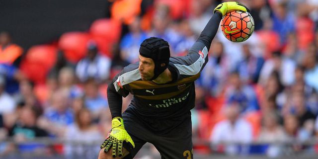 Banyak Dikritik, Petr Cech Dibela