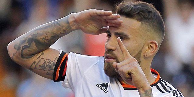 Nicolas Otamendi Segera Gabung MU?