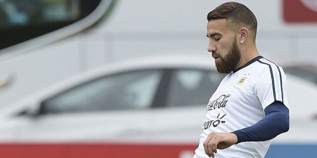 Otamendi Dilaporkan Absen Latihan dan Sedang di Manchester