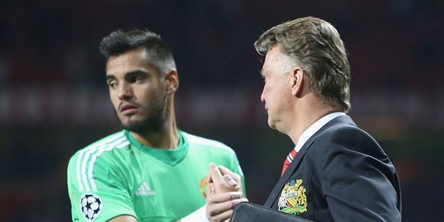 MU Dijegal Swansea, Van Gaal Tak Salahkan Romero