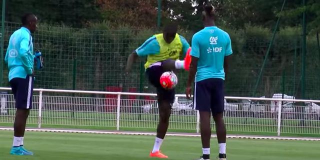 Pogba dan Zouma Pamer Skill Mengolah Bola