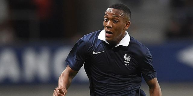 Saha: Martial Bisa Bermain Layaknya Thierry Henry Saha: Martial Bisa Bermain Layaknya Thierry Henry