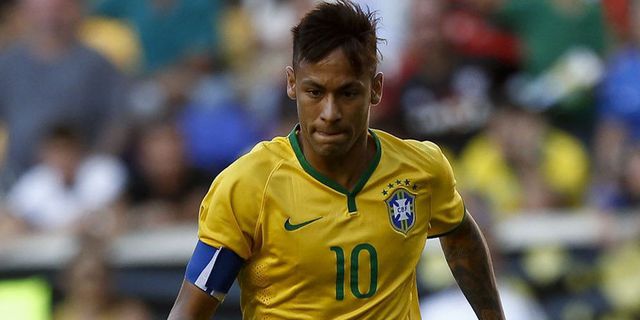 Lucky! Ciuman Kembaran Petenis Cantik Mendarat di Pipi Neymar Lucky! Ciuman Kembaran Petenis Cantik Mendarat di Pipi Neymar