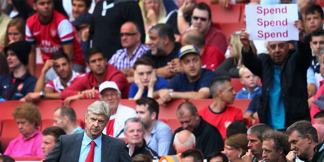 Wenger Dikritik, Anelka Beri Pembelaan