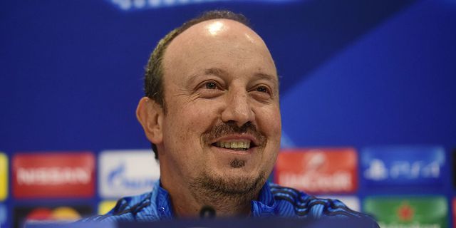 Benitez: Gerrard Cuma Coba Jual Buku 