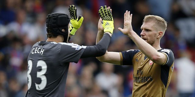 Cech Beri Pujian untuk Mertesacker