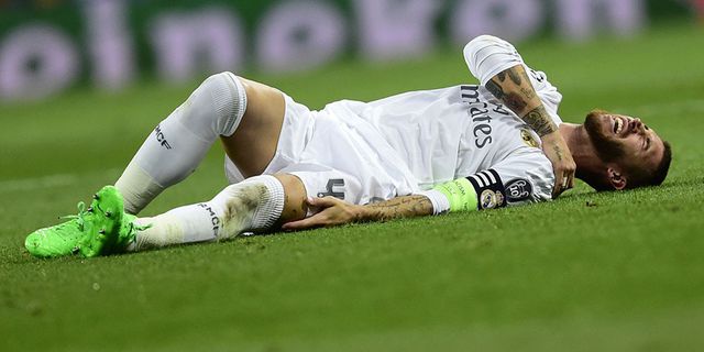 Gagal Sundul Bola, Sergio Ramos Terjun ke Kolam