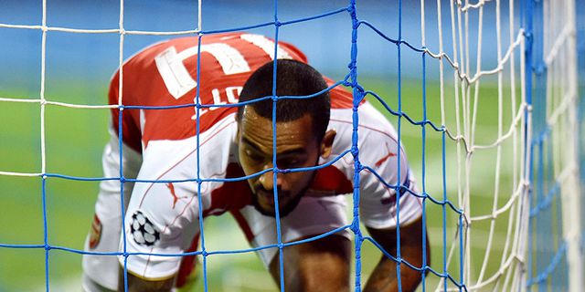 Ferdinand: Walcott Harusnya Starter, Bukan Giroud Ferdinand: Walcott Harusnya Starter, Bukan Giroud