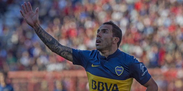 Horor, Tekel Carlos Tevez Patahkan Kaki Pemain Argentinos Horor, Tekel Carlos Tevez Patahkan Kaki Pemain Argentinos